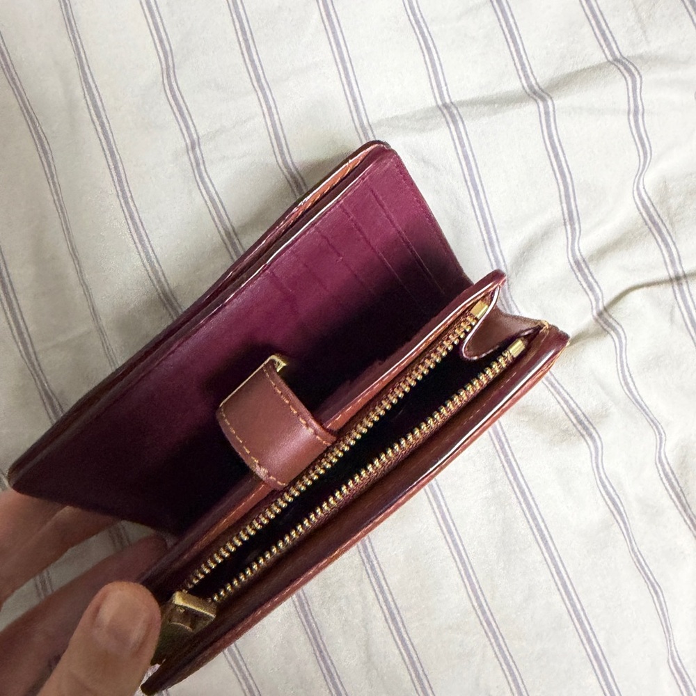 Coach Hutton Wallet In Signature
Canvas Brass / Tan Rust - Picture 8 of 9